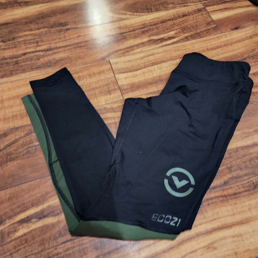 Virus leggings size small